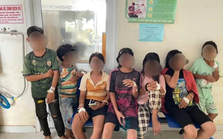 Bắt con vật quen thuộc trong vườn nhà ăn, 9 học sinh phải nhập viện gấp