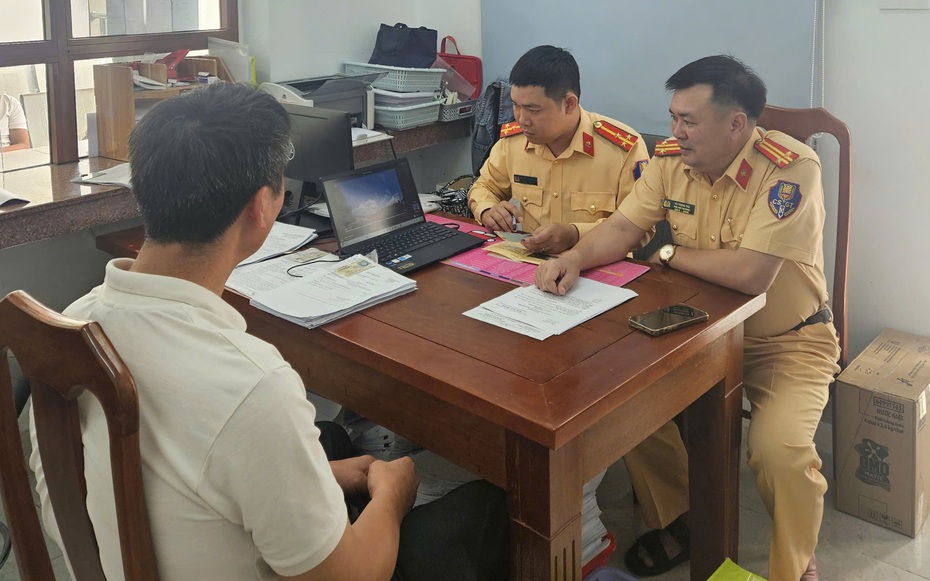 Gia Lai: Xử phạt 2 trường hợp tài xế lái xe khách vượt ẩu trên đèo