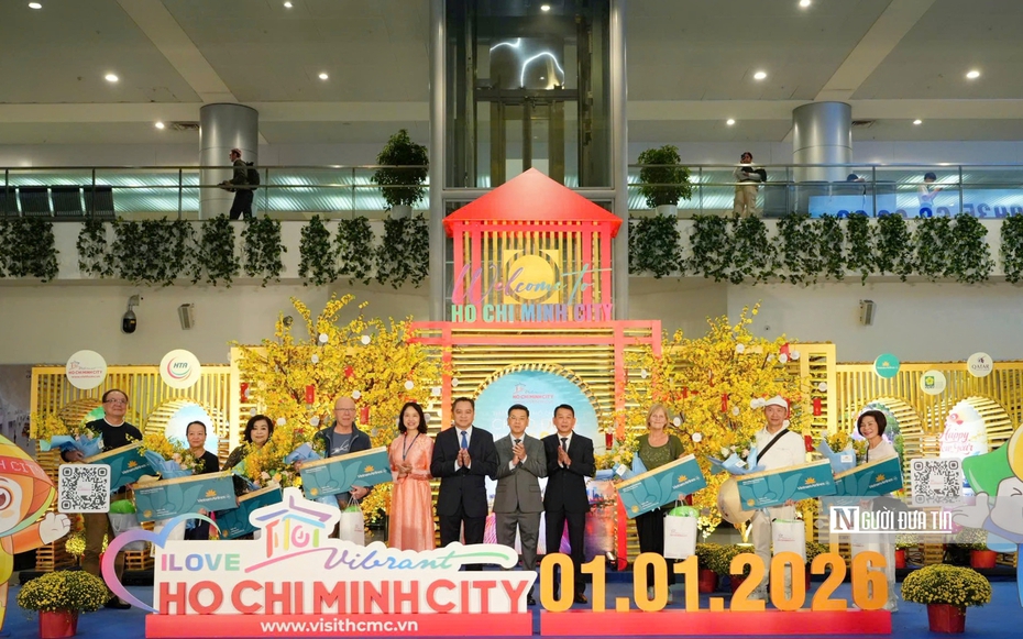 Hàng ngàn lượt khách “xông đất” Tp.HCM qua cửa ngõ Tân Sơn Nhất ngày đầu năm 2026