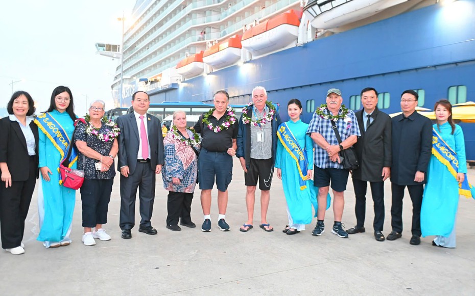 Du thuyền với hơn 3.000 khách quốc tế "xông đất" du lịch Quảng Ninh