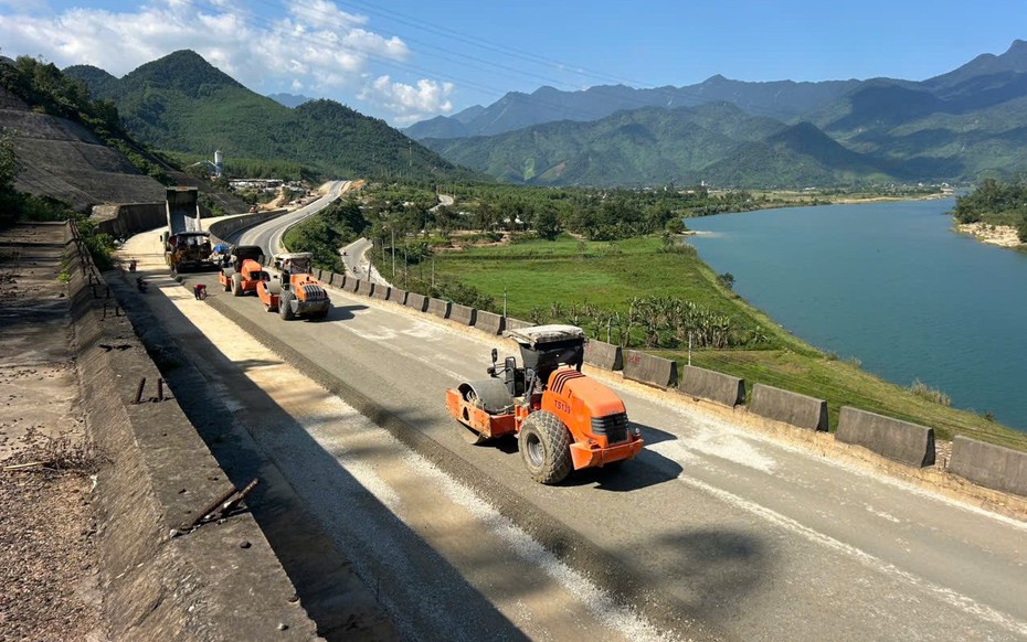 Dự án cao tốc La Sơn - Hòa Liên 3.000 tỷ đồng: Thần tốc thi công để kịp thông xe trong tháng 1