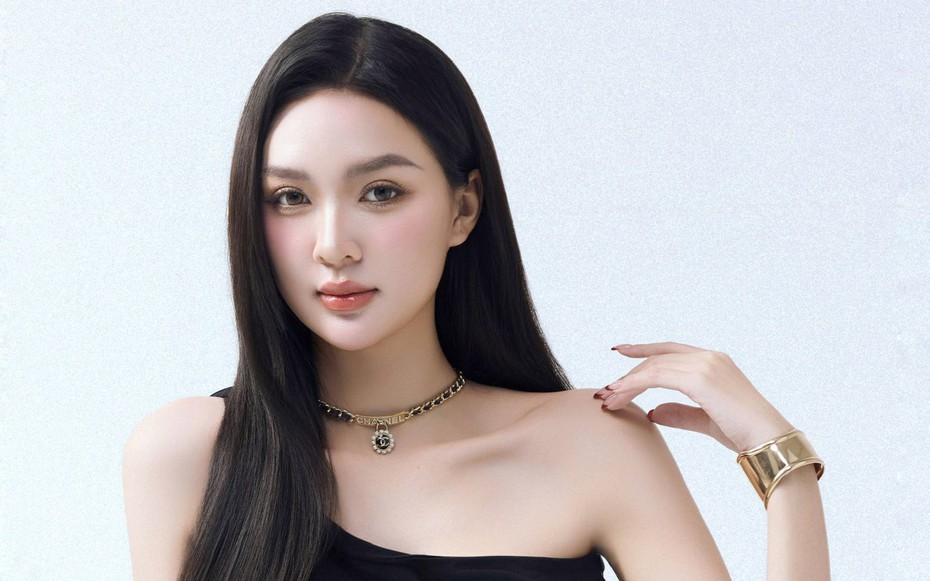 Sắc vóc vạn người mê của Á hậu đang được "đẩy thuyền" với cầu thủ Đình Bắc