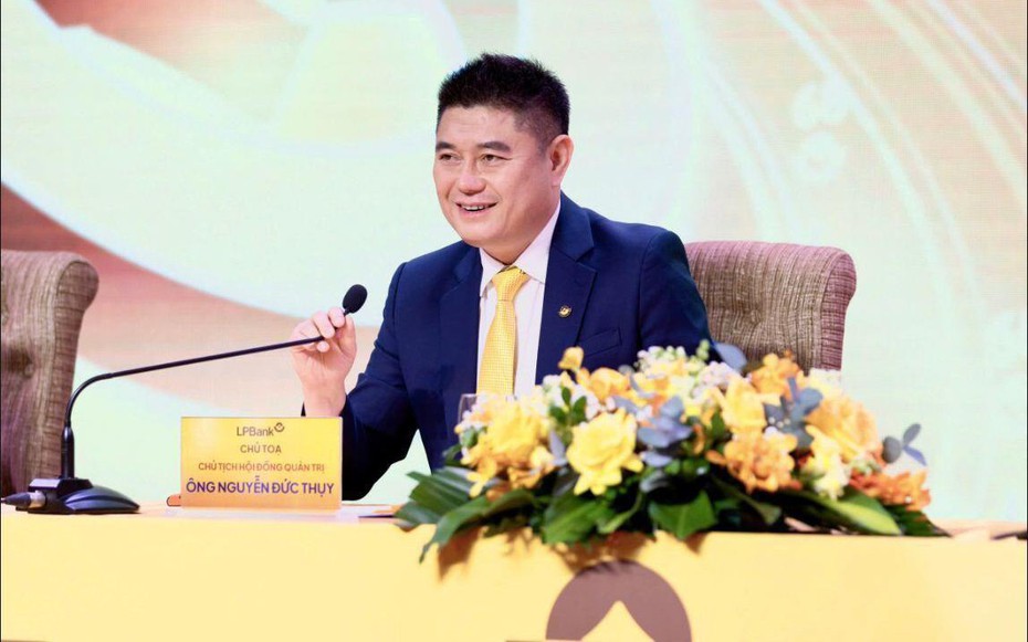 Chứng khoán LPBank lấy ý kiến cổ đông về IPO, đề cử con trai ông Nguyễn Đức Thụy vào HĐQT