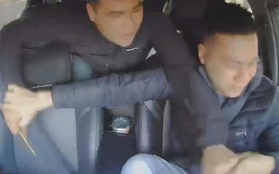 Điều tra vụ nam thanh niên dùng vật nhọn tấn công vào mặt tài xế đang lái ô tô gây thương tích