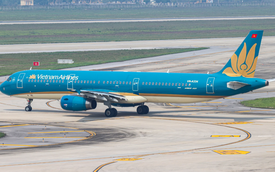 Vé máy bay Tết Bính Ngọ 2026 tăng cao: Người dân xoay xở bằng cách nào để về quê?