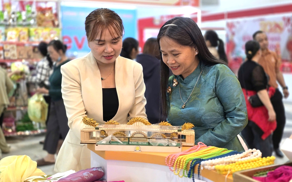 Hội chợ Xuân Đà Nẵng: Người tiêu dùng sắm đồ Tết, nhà sản xuất "test thị trường"