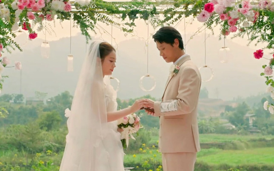 Mỹ nhân VTV thế hệ mới cùng lúc công khai 2 đám cưới