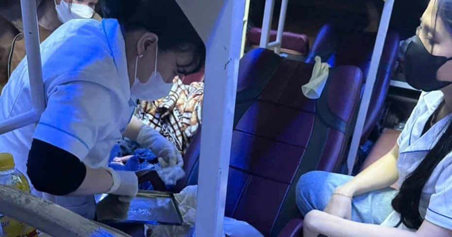 Hy hữu sản phụ mang song thai “vượt cạn” trên xe khách đường dài