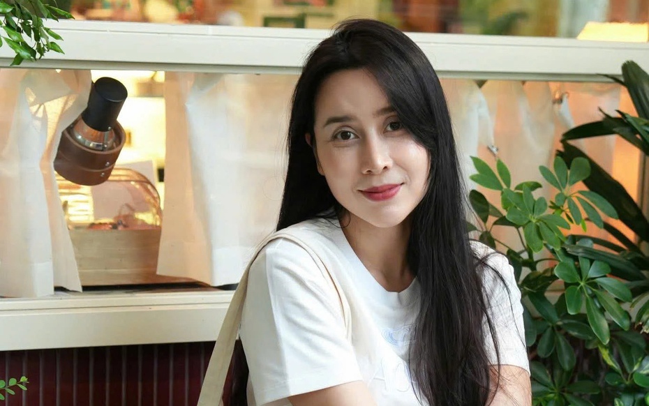 Ca sĩ Lưu Hương Giang khoe sắc vóc mặn mà ở tuổi 43