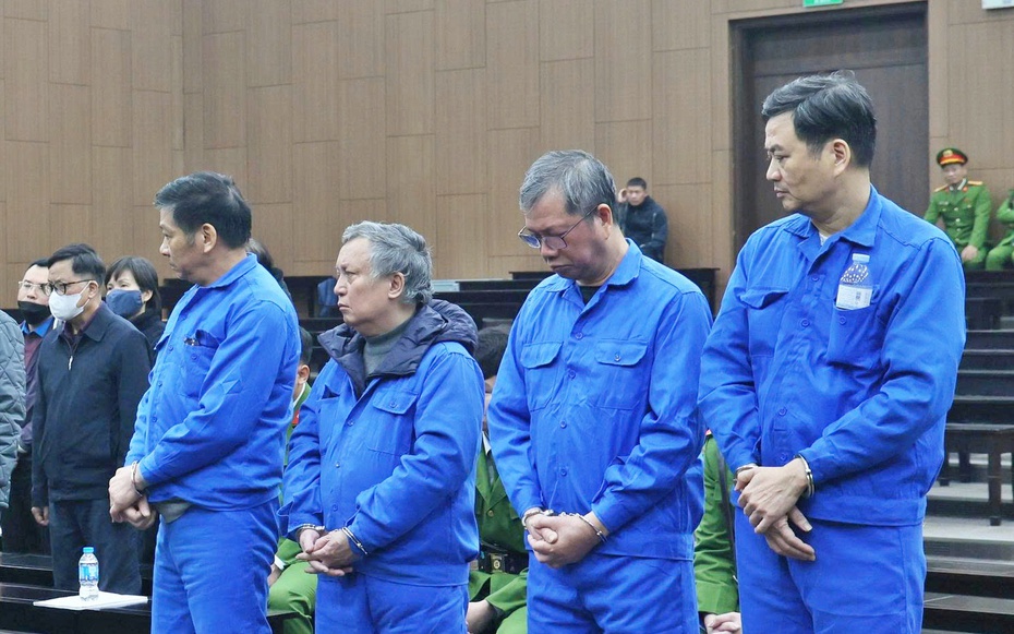 Xét xử vụ án tại Tổng Công ty Xi măng Việt Nam: Kỹ sư bật khóc tại tòa