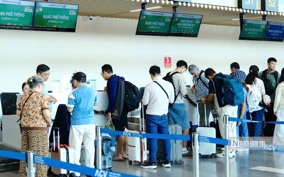 Hàng không “bật nhịp” đầu năm 2026, Tân Sơn Nhất ghi nhận hàng trăm nghìn lượt khách mỗi ngày