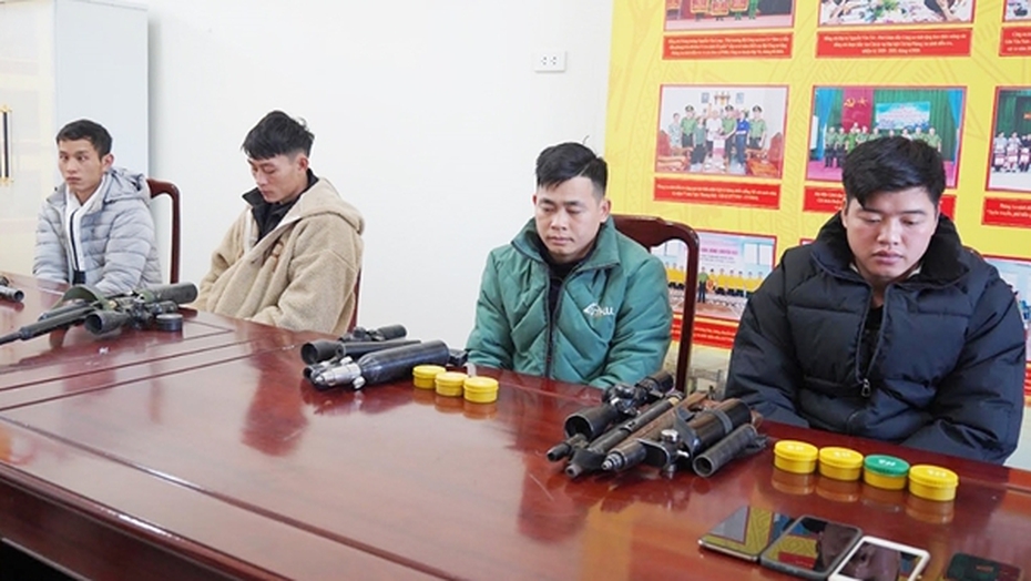 Triệt phá ổ nhóm “đại lý” mua bán súng đạn "chui", bắt giữ 4 đối tượng