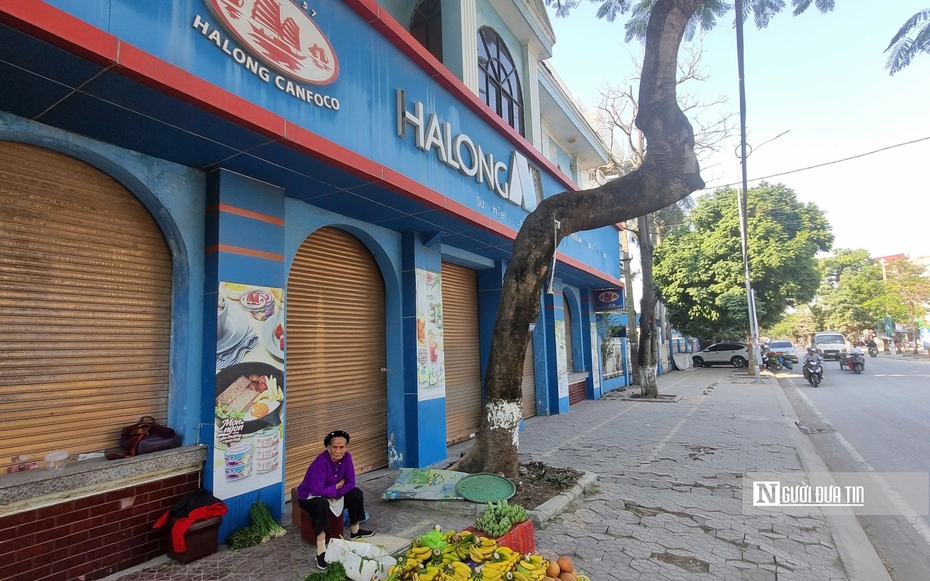 Vụ 120 tấn thịt lợn bệnh: Người dân tới đổi trả sản phẩm của Đồ hộp Hạ Long, cửa hàng đóng cửa