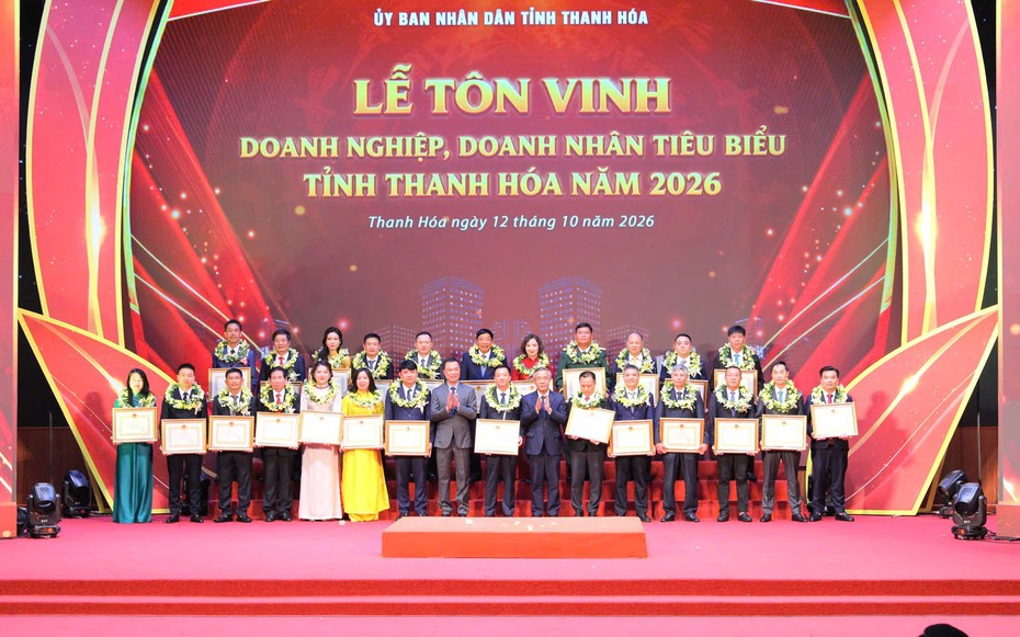 Chủ tịch tỉnh Thanh Hóa tôn vinh, tặng bằng khen cho 100 doanh nghiệp, doanh nhân