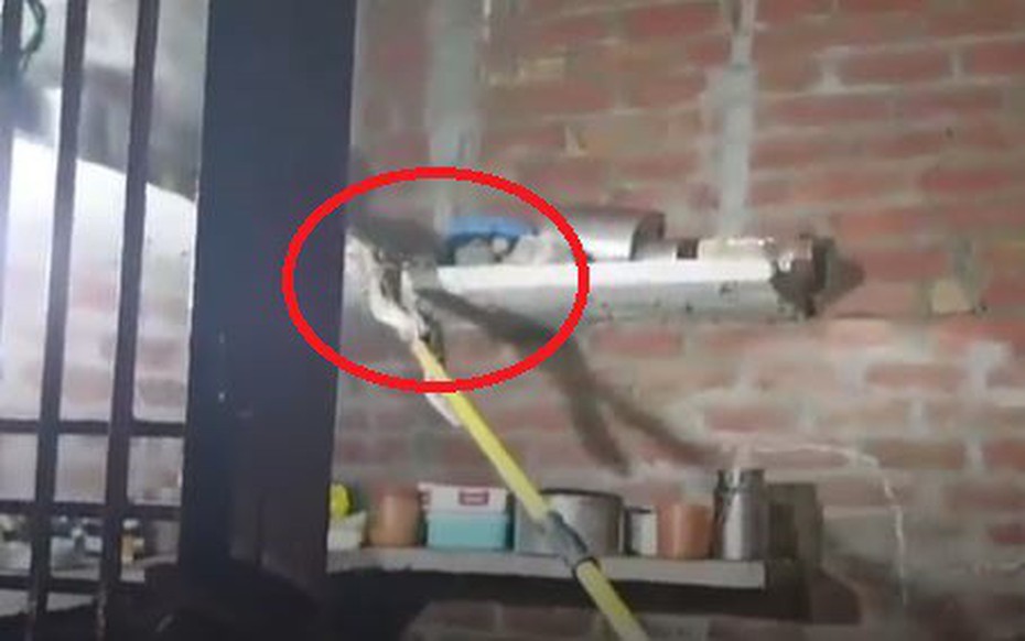 Vào bếp nấu ăn, người phụ nữ hét thất thanh khi chứng kiến cảnh tượng "nổi da gà"