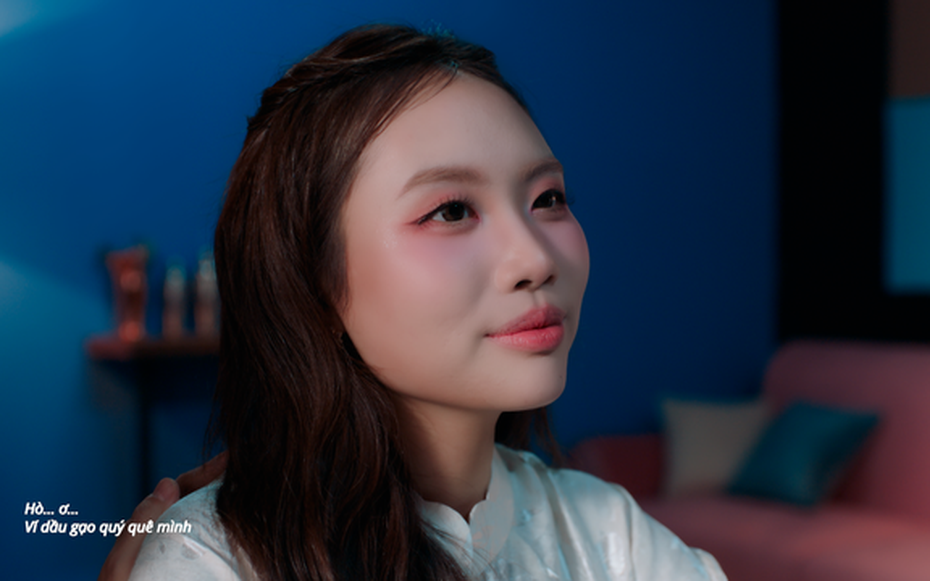 Phương Mỹ Chi kể chuyện quê hương qua hình ảnh hạt gạo Việt