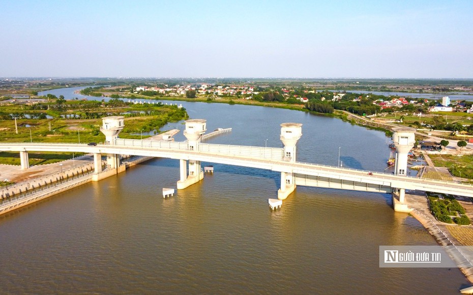 Cận cảnh đập nước di động 800 tỷ đồng "ngăn mặn, giữ ngọt" ở Thanh Hoá