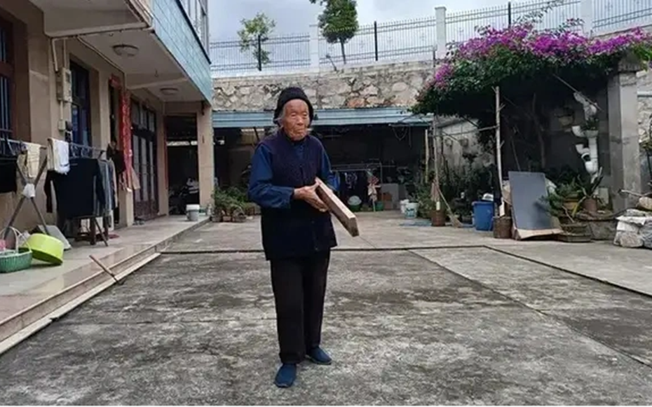 Cụ bà 110 tuổi vẫn tự nấu ăn, bí quyết sống thọ nằm ở những điều ít ai ngờ