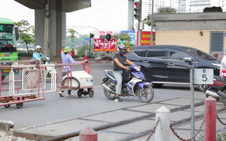 Hà Nội xử lý hơn 500 vi phạm giao thông đường sắt, phạt hơn 370 triệu
