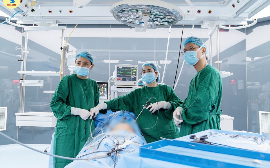 Nhập viện vì viêm dạ dày, người phụ nữ bất ngờ phát hiện 2 khối u "ẩn mình" ở buồng trứng