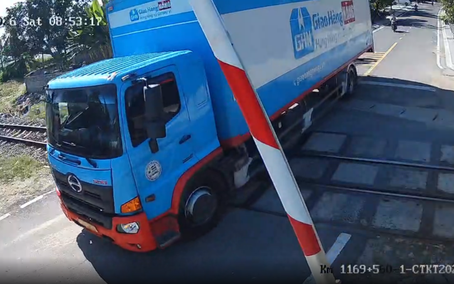 Lỗi vi phạm khó tin của tài xế xe tải: Bị phạt 19 triệu đồng, tước GPLX 2 tháng