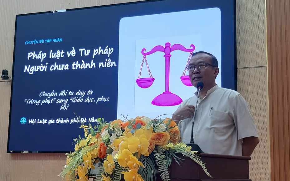 Đà Nẵng: Cả làng cùng đỡ một đứa trẻ lỡ bước đứng dậy