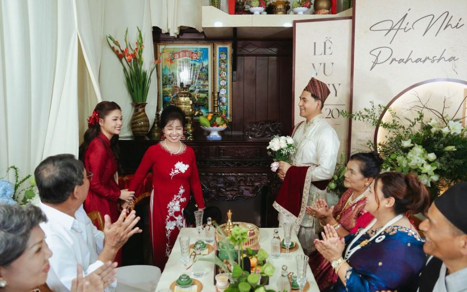 Chú rể Nepal mang 8 mâm sính lễ sang Việt Nam hỏi cưới bạn thân
