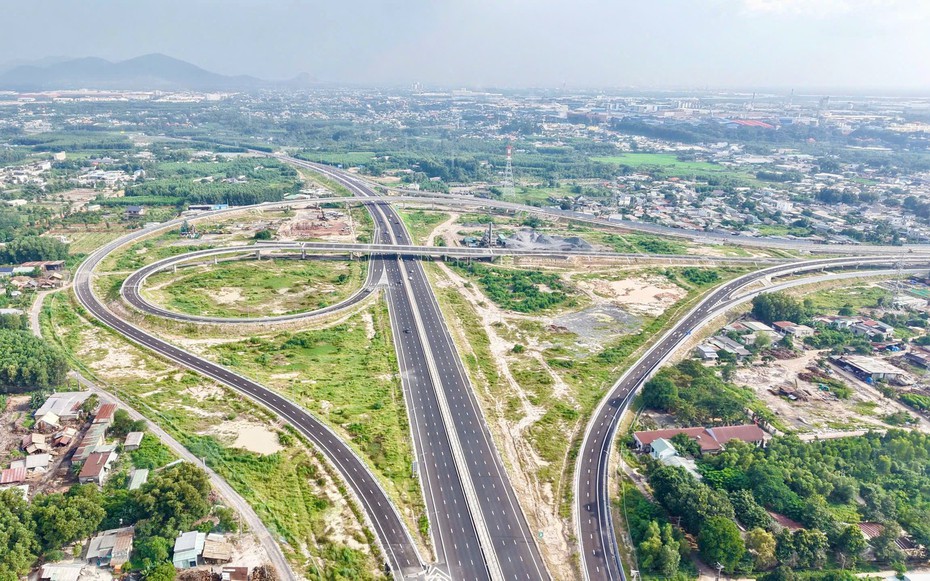 Khẩn trương nối thông cao tốc, giảm tải Quốc lộ 51