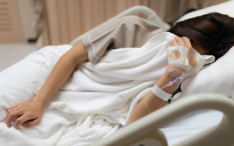 Có dấu hiệu này, người phụ nữ 45 tuổi đi khám bất ngờ phát hiện 2 bệnh ung thư
