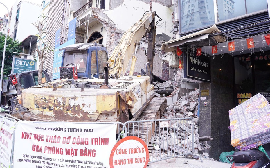 Hà Nội: Người dân hối hả chuyển đồ, giải phóng mặt bằng để mở rộng Quốc lộ 1A