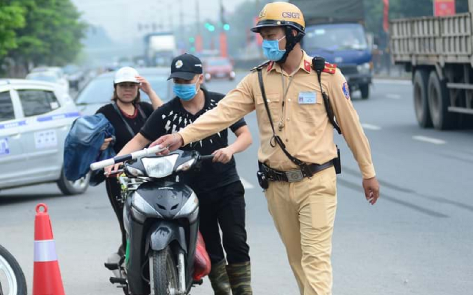 Những lỗi đi xe máy dễ "dính" phạt 8 triệu, không phải ai cũng biết