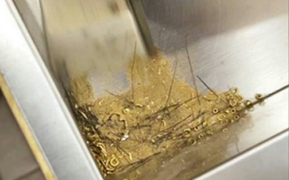 "Quét rác" 30 ngày, chủ tiệm vàng đút túi hơn 7,4 tỷ đồng