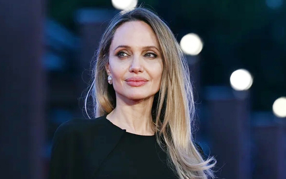 Angelina Jolie: Biểu tượng sắc đẹp và bản lĩnh của Hollywood cùng câu chuyện vết sẹo sau phẫu thuật