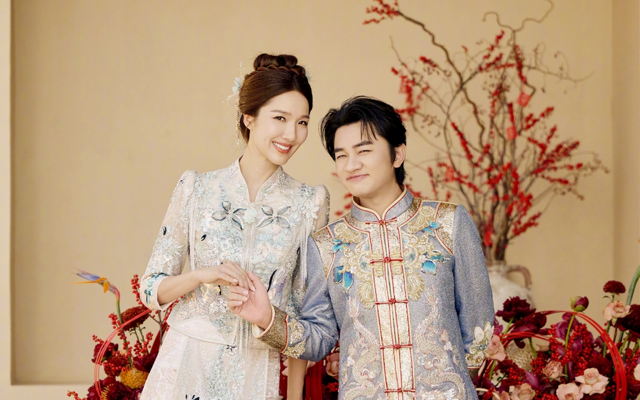 Chuyện tình "đũa lệch" của nàng hậu bất chấp cưới "chú lùn showbiz", cuộc sống gây bất ngờ