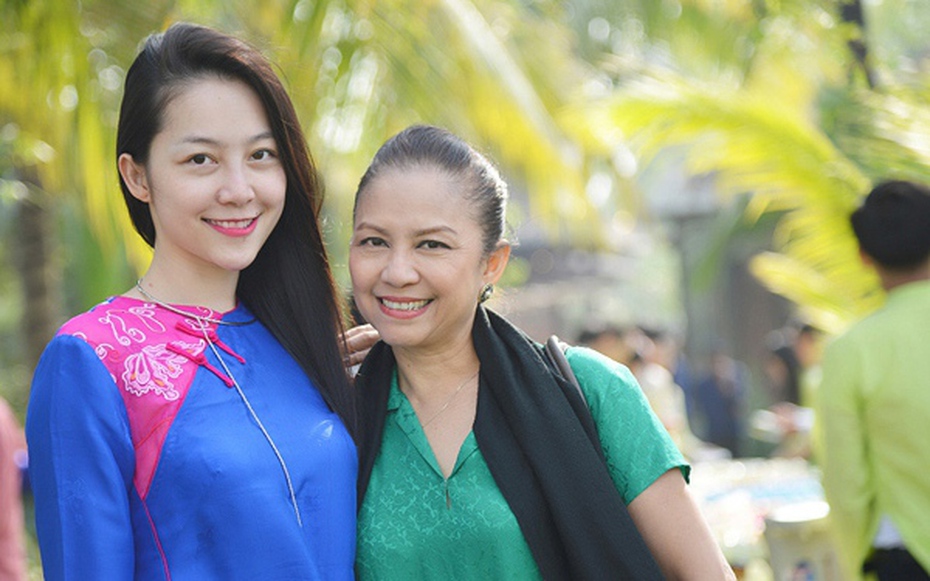 Nữ NSND là mẹ ruột của "chim công làng múa" Vbiz: U70 nhan sắc xinh đẹp, hạnh phúc viên mãn