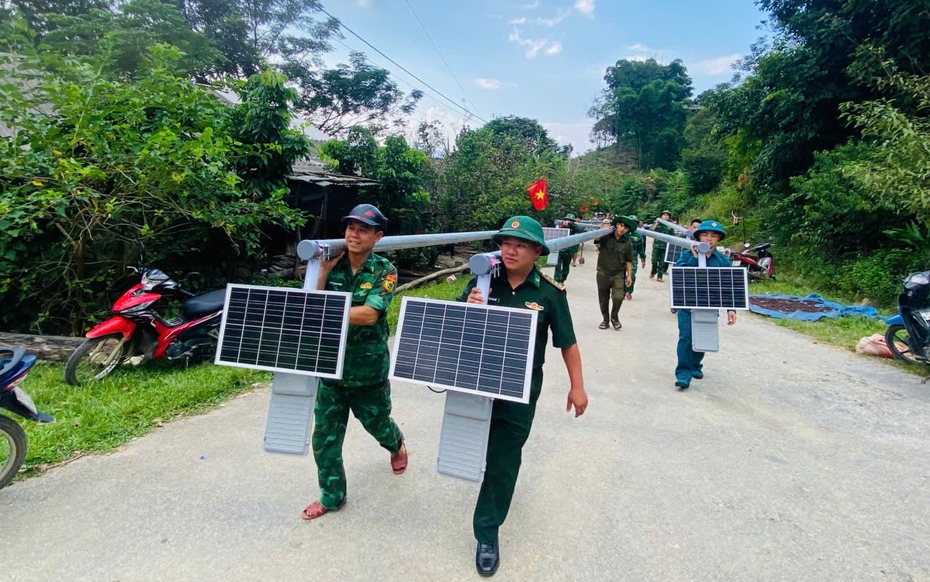 Những người lính mang ánh sáng về bản làng biên giới