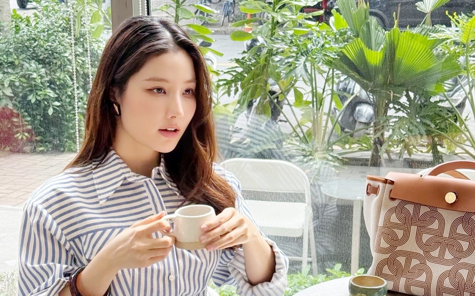 "Nàng dâu hào môn" khoe nhan sắc rạng ngời