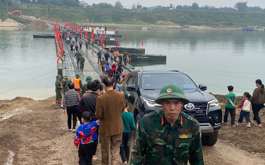 Chính thức vận hành cầu phao sông Lô tỉnh Phú Thọ