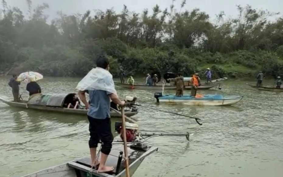 Hiện trường vụ chìm đò mùng 3 Tết, cả gia đình 7 người gặp nạn