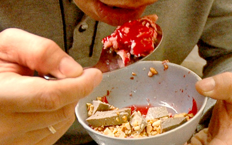 Đầu tháng ăn món quen để “lấy may”, người đàn ông 60 tuổi rơi vào nguy kịch