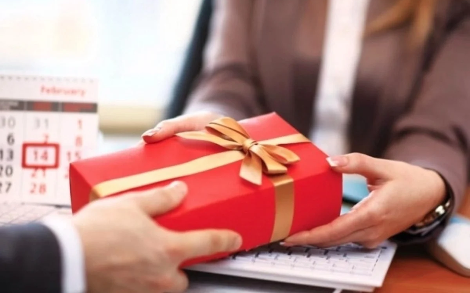 Thủ tướng: Nghiêm cấm dùng công quỹ biếu quà Tết cho lãnh đạo các cấp