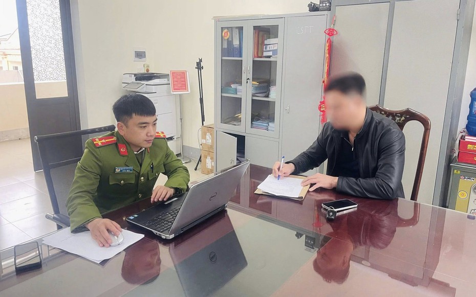 Công an thông tin vụ vợ chồng chủ ô tô đỗ chắn ngõ nhỏ, thách thức “phạt 100 triệu”