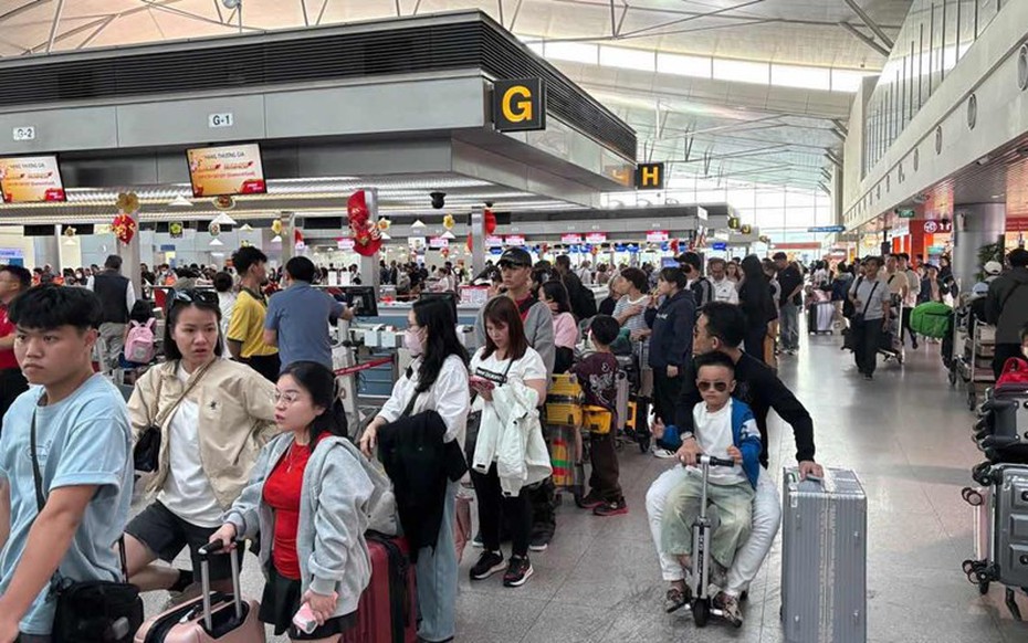Tân Sơn Nhất dự kiến đón gần 170.000 khách trong mùng 5 Tết