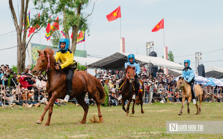 Nông dân Đắk Lắk hoá “kỵ sĩ”, ngựa thồ thành chiến mã tại lễ đua Gò Thì Thùng