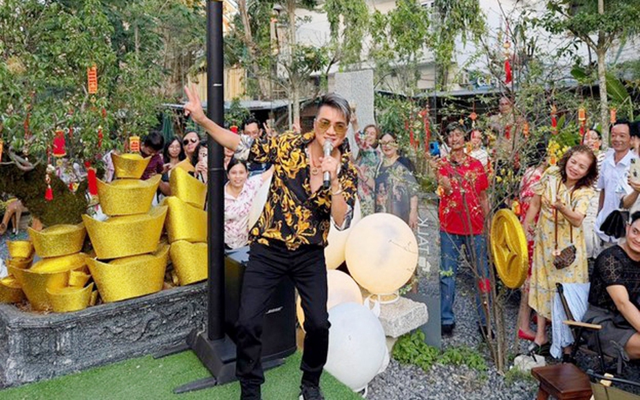 Lý do quán cà phê của "ông hoàng nhạc Việt" tạm đóng cửa sau hơn 2 tuần khai trương