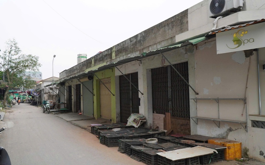 Chợ hàng chục tỷ ở Nghệ An đìu hiu, nhiều ki-ốt "cửa đóng then cài"