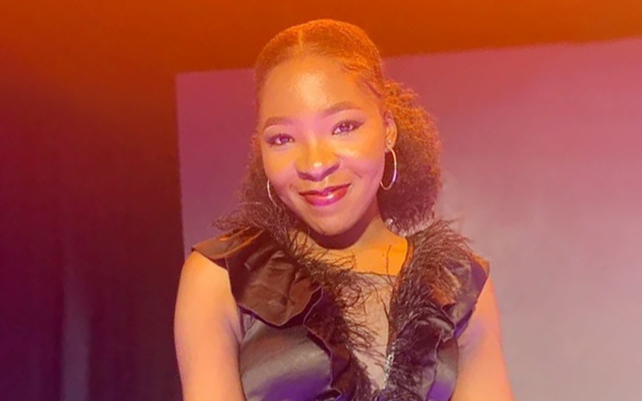 Nữ ca sĩ bị rắn độc cắn tử vong khi đang ngủ