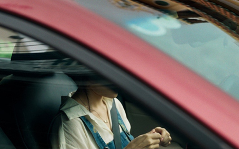 Cô gái bí ẩn xuất hiện bên Mai Tài Phến là ai?