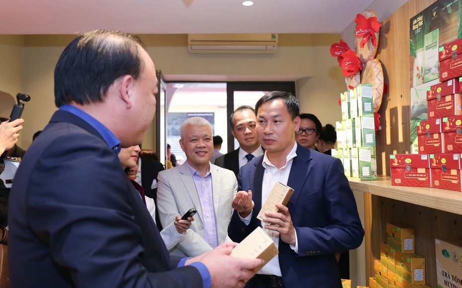 Khai mạc không gian trưng bày, livestream “Sức sống hàng Việt”