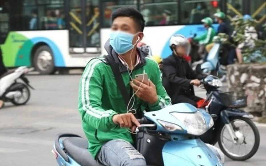 Đi xe máy mà "vô tư" làm điều này có thể bị xử phạt đến 14 triệu đồng